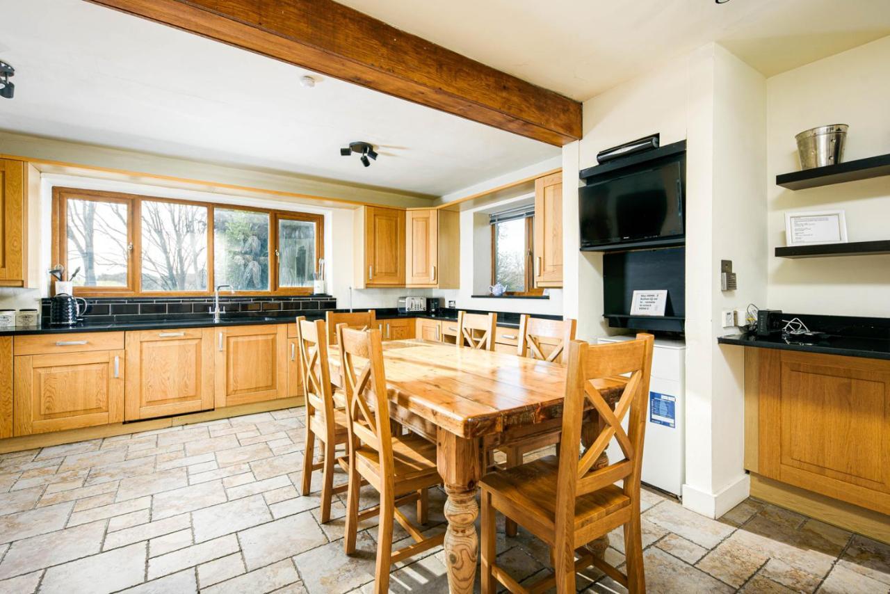 Ferienhaus The West Barn Near Bath, Sleeps 24 And 2 Hot Tubs Bristol