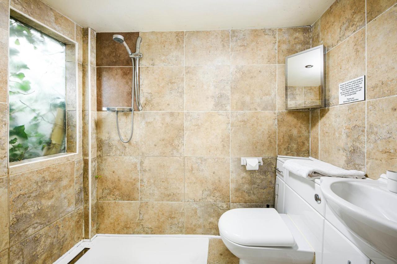 Ferienhaus The West Barn Near Bath, Sleeps 24 And 2 Hot Tubs Bristol