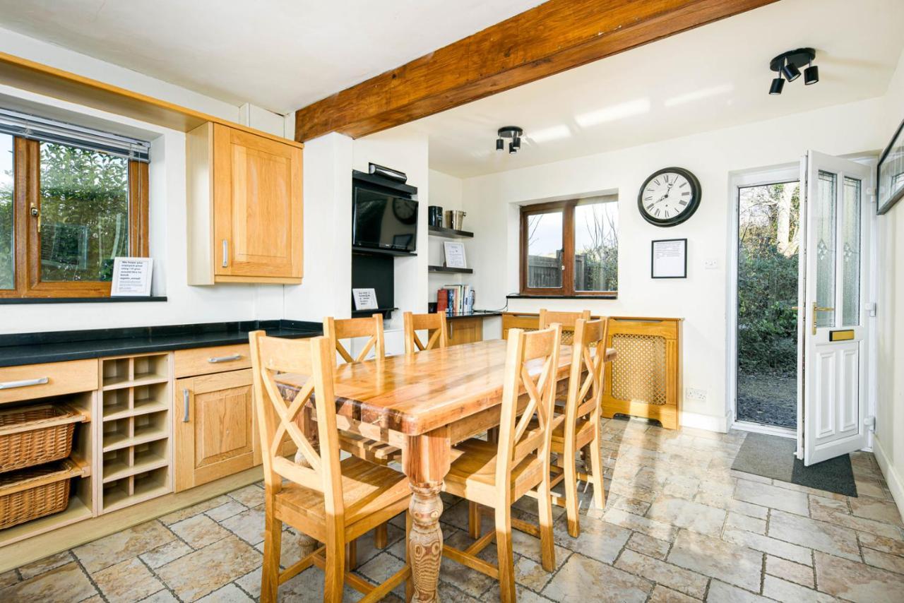 Ferienhaus The West Barn Near Bath, Sleeps 24 And 2 Hot Tubs Bristol