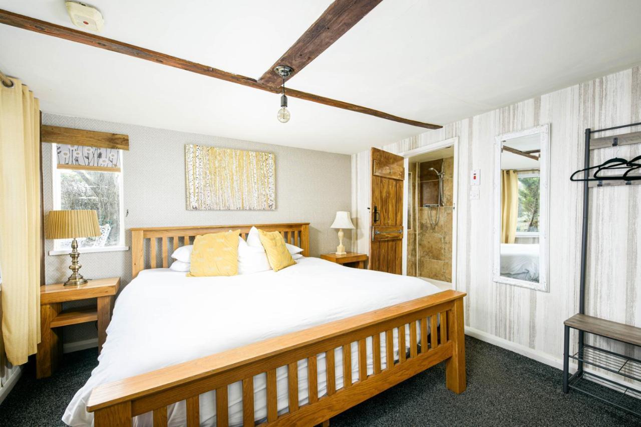 Hébergement de vacances The West Barn Near Bath, Sleeps 24 And 2 Hot Tubs *
