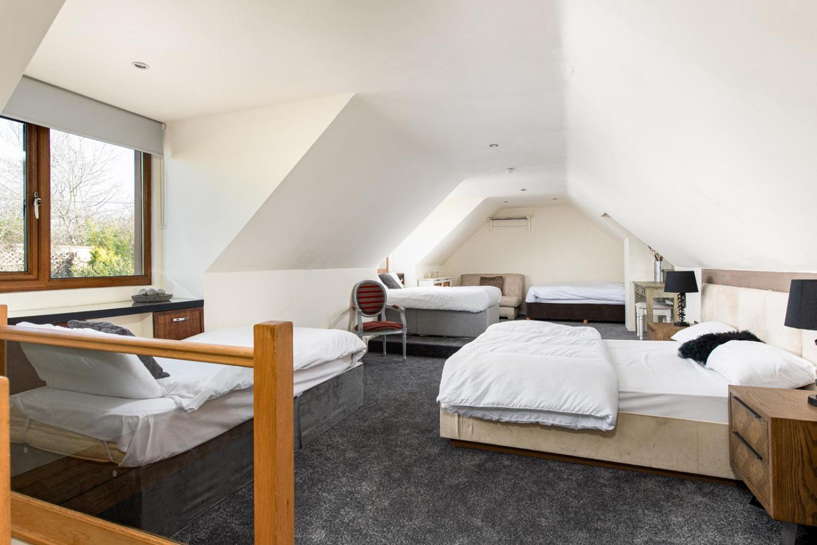 Ferienhaus The West Barn Near Bath, Sleeps 24 And 2 Hot Tubs Bristol