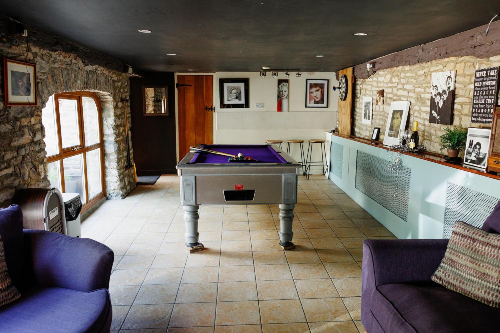 Ferienhaus The West Barn Near Bath, Sleeps 24 And 2 Hot Tubs