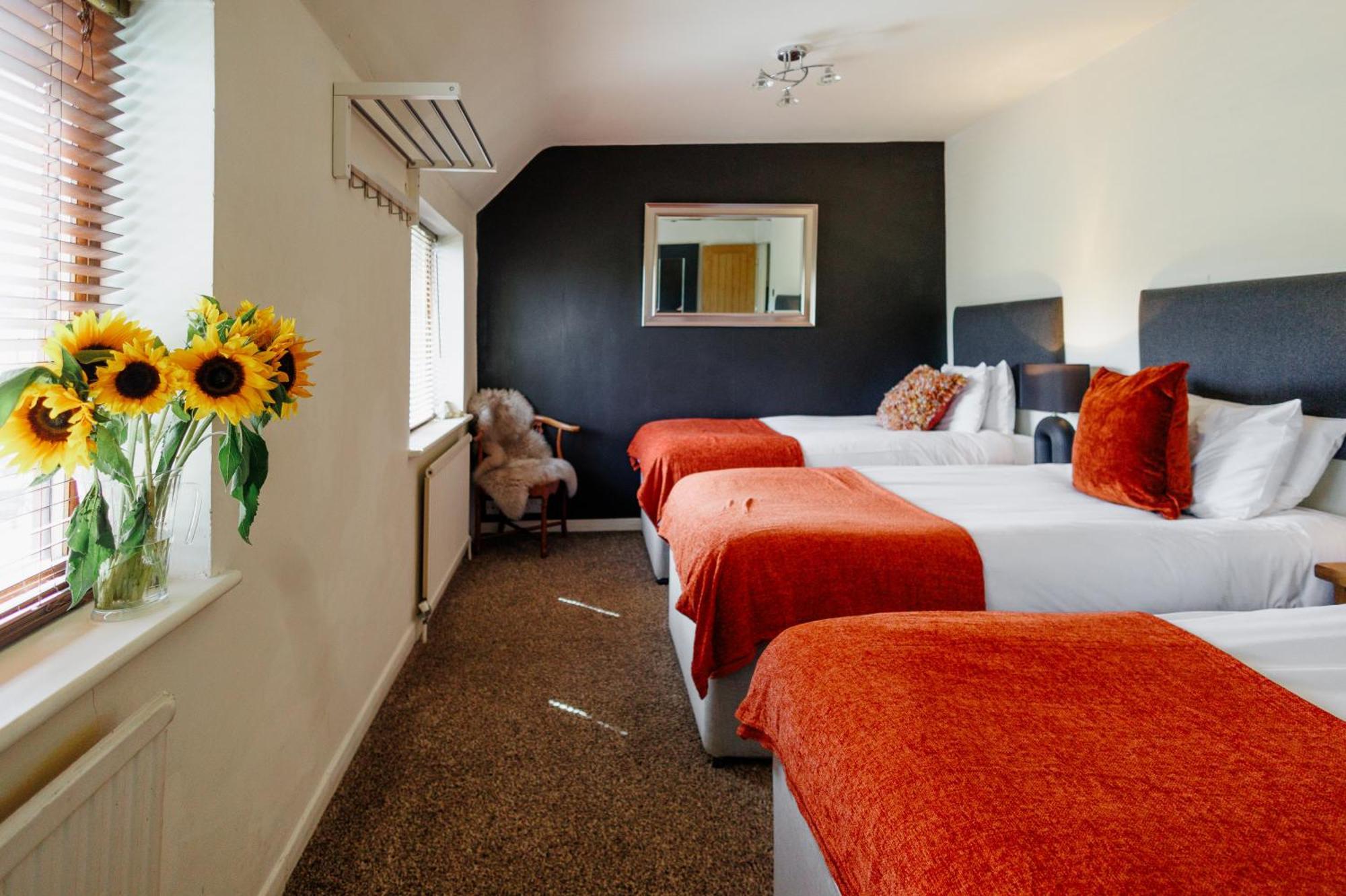 Ferienhaus The West Barn Near Bath, Sleeps 24 And 2 Hot Tubs *