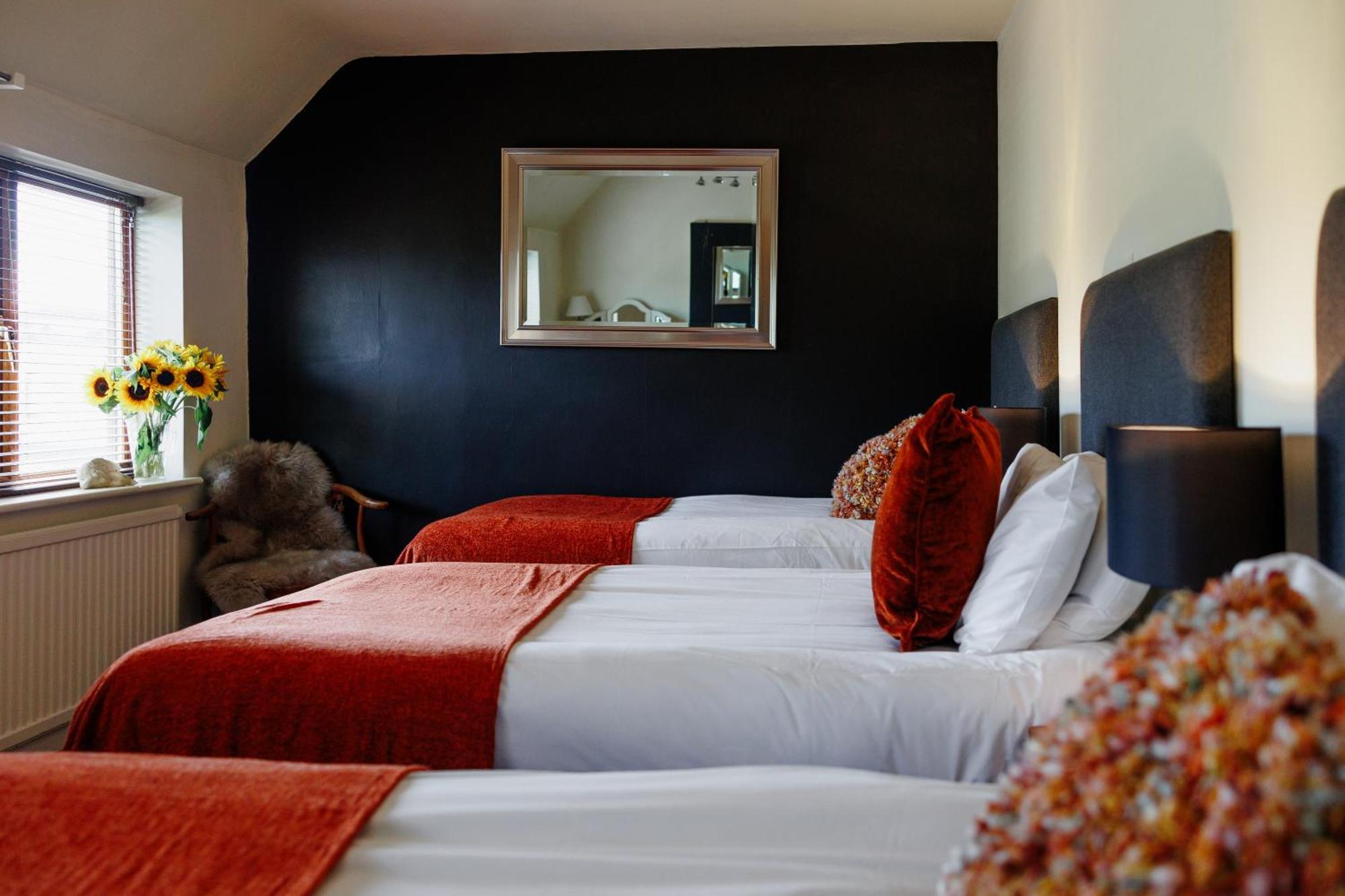 Ferienhaus The West Barn Near Bath, Sleeps 24 And 2 Hot Tubs *
