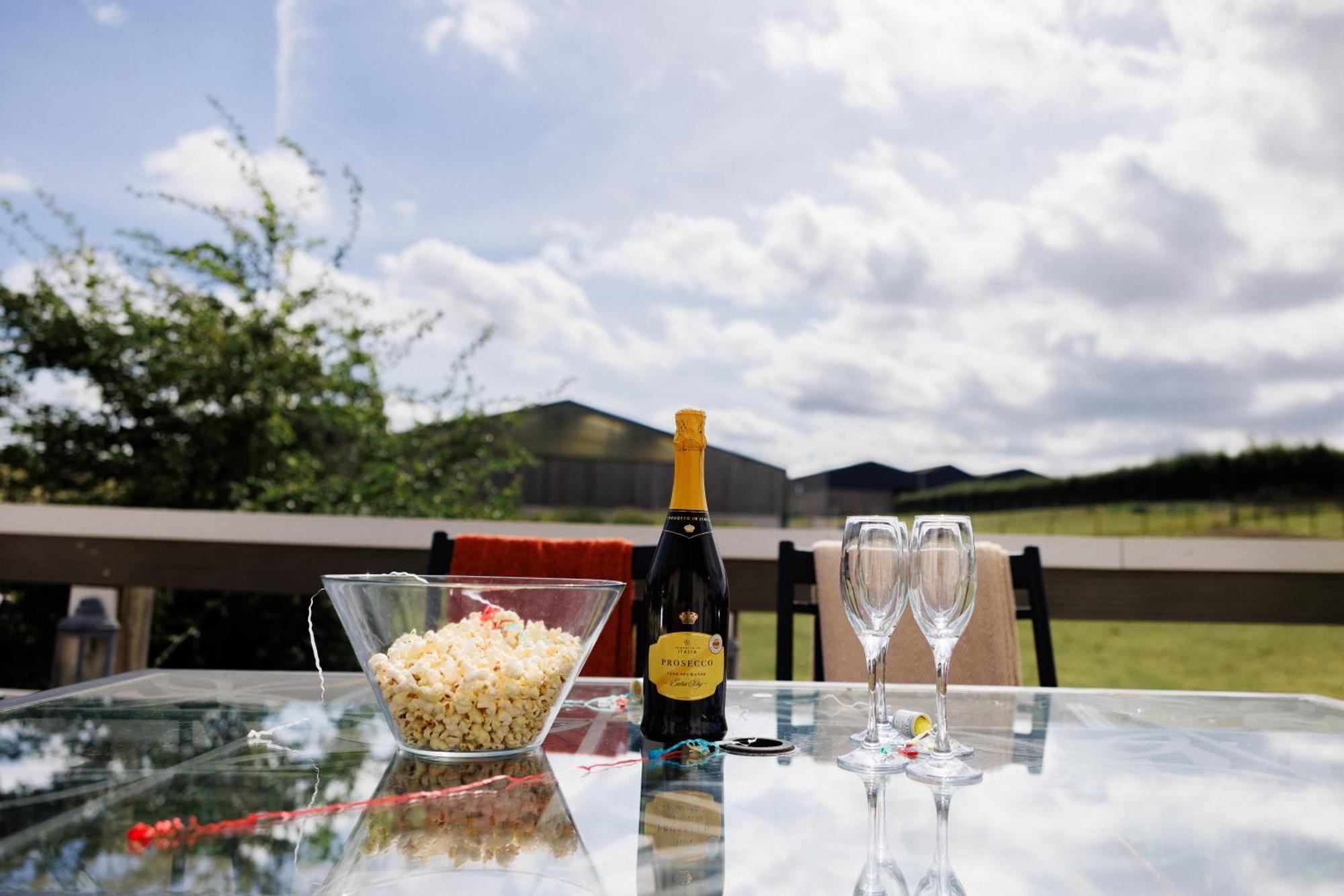 Ferienhaus The West Barn Near Bath, Sleeps 24 And 2 Hot Tubs Bristol
