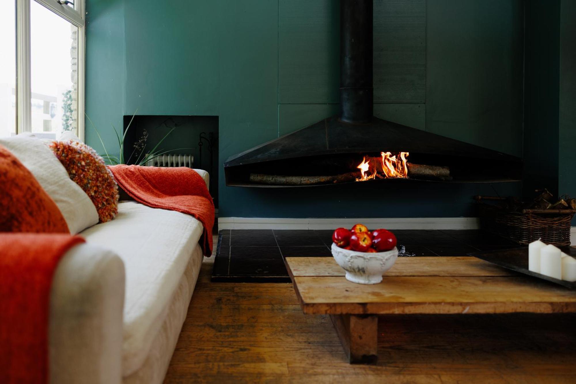 The West Barn Near Bath, Sleeps 24 And 2 Hot Tubs Hébergement de vacances
