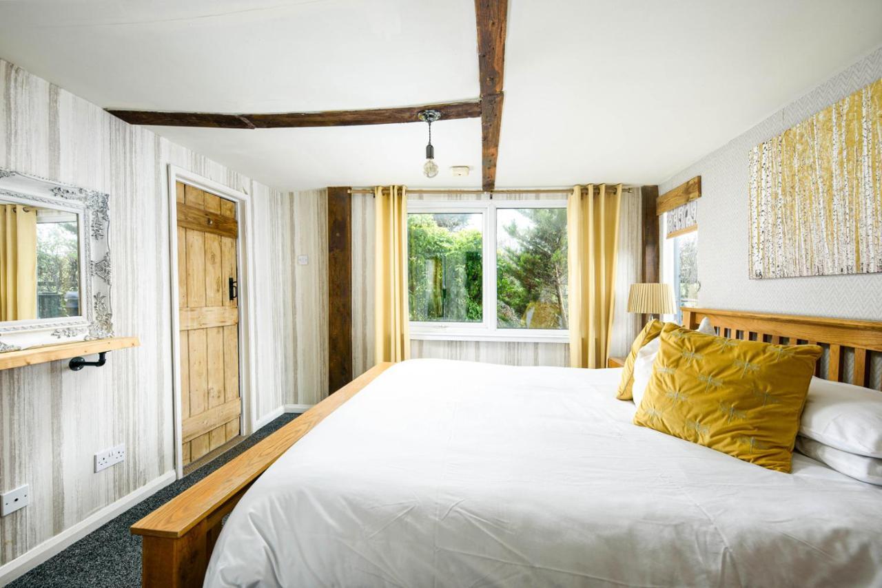 The West Barn Near Bath, Sleeps 24 And 2 Hot Tubs Сasa de vacaciones