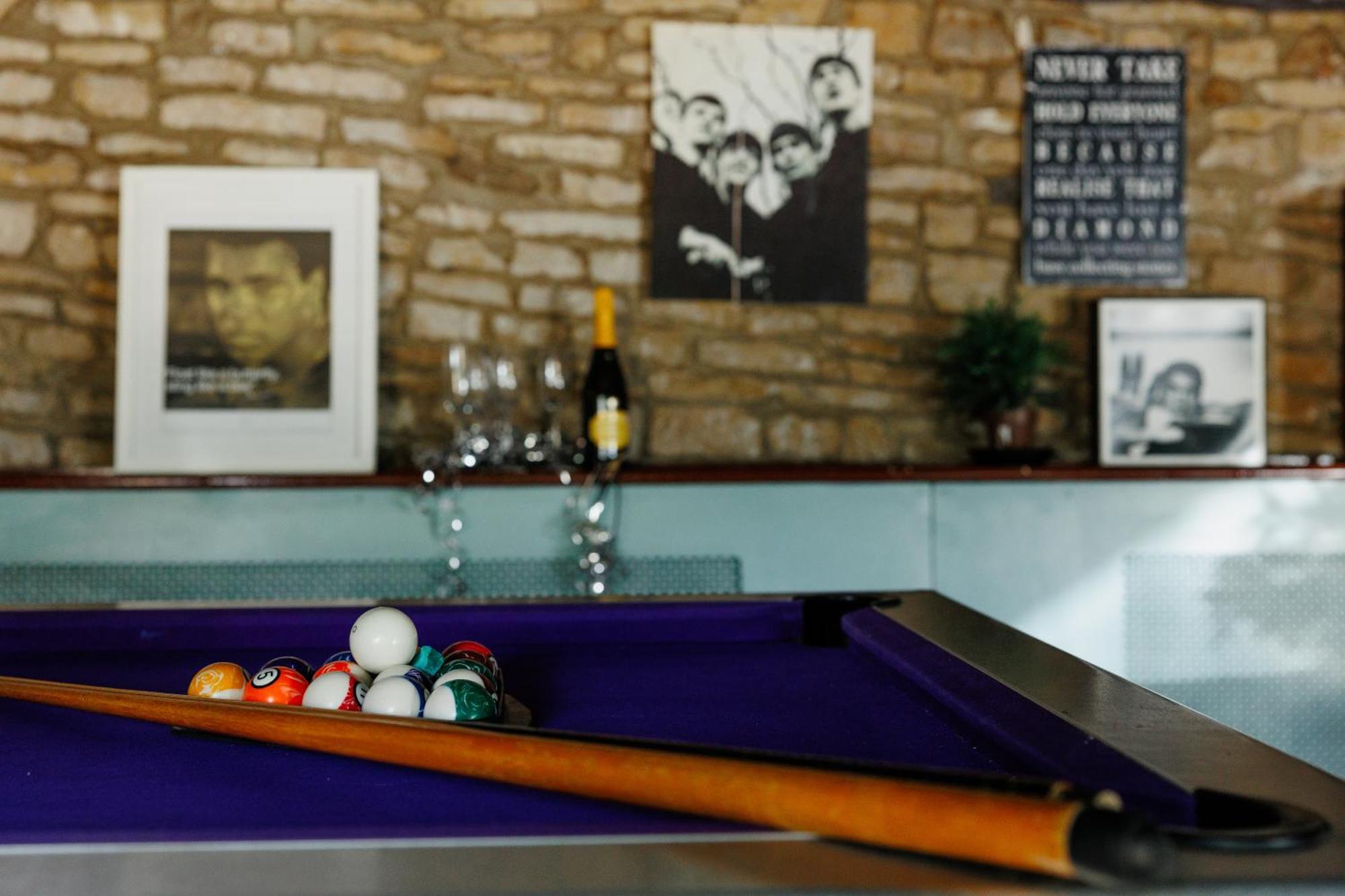 Сasa de vacaciones The West Barn Near Bath, Sleeps 24 And 2 Hot Tubs Bristol