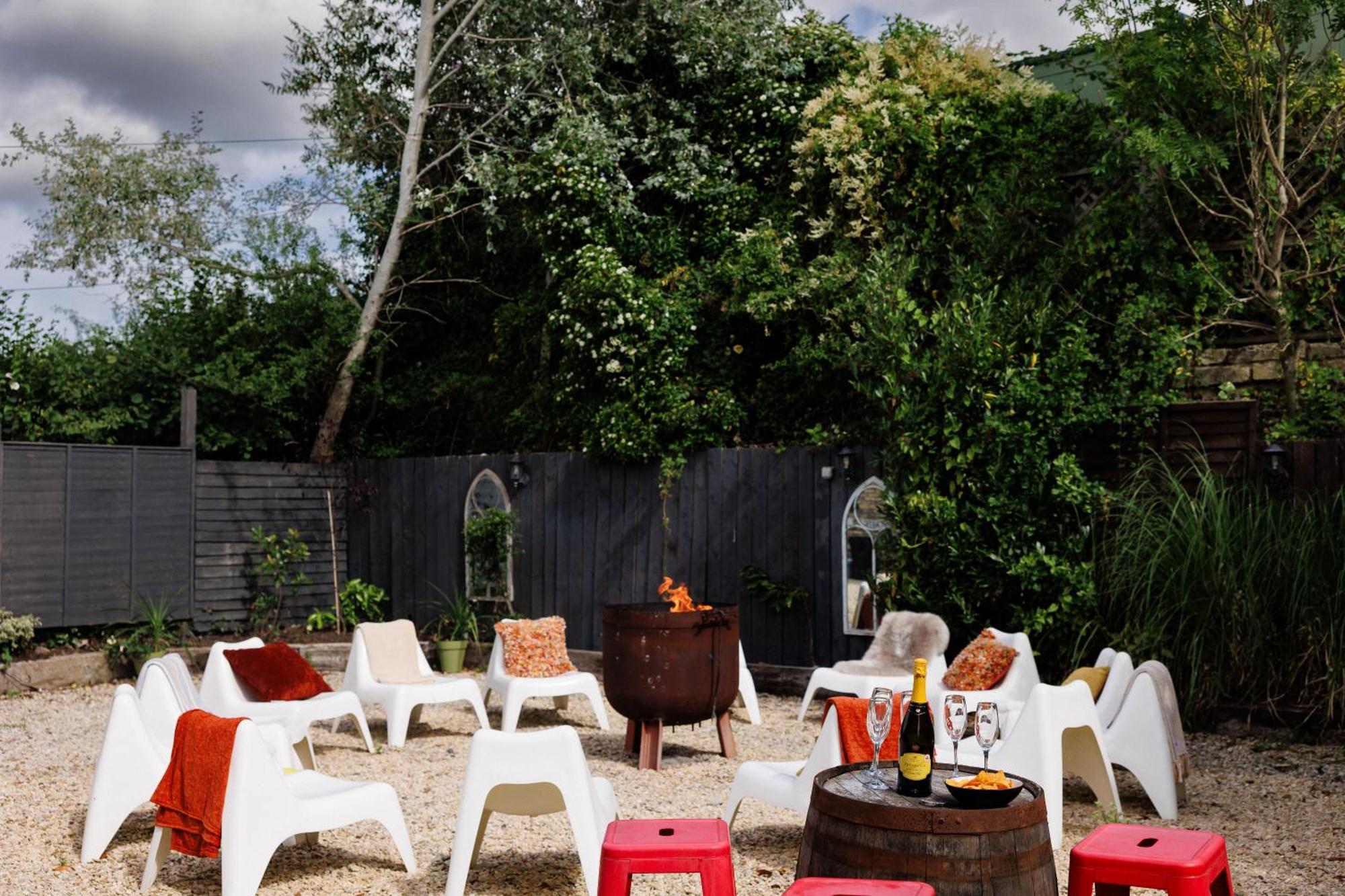 Сasa de vacaciones The West Barn Near Bath, Sleeps 24 And 2 Hot Tubs