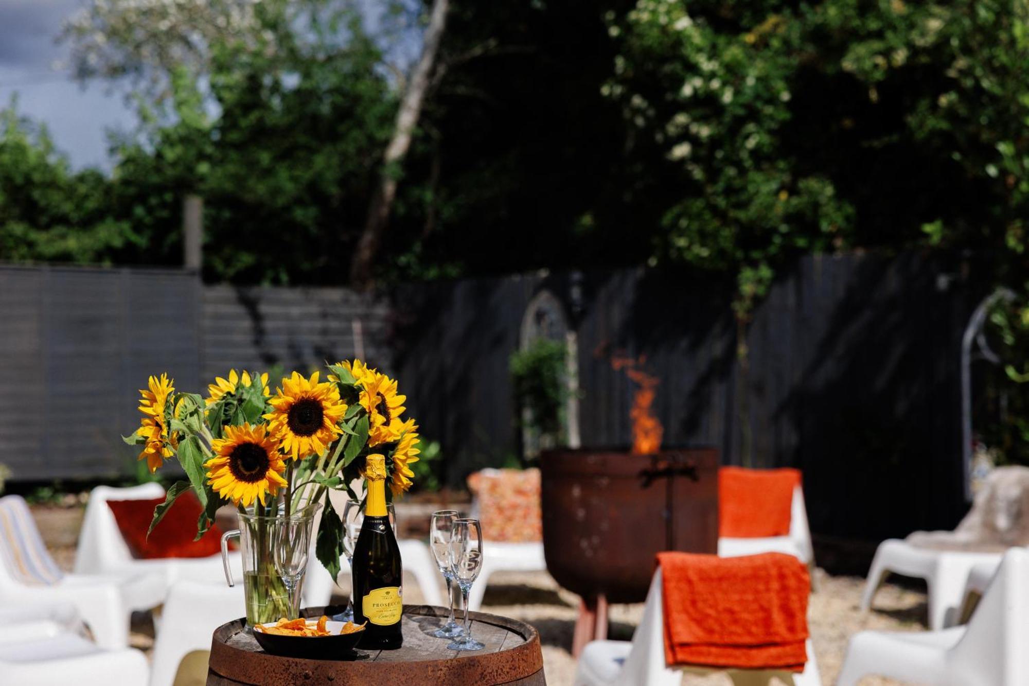 The West Barn Near Bath, Sleeps 24 And 2 Hot Tubs Сasa de vacaciones *
